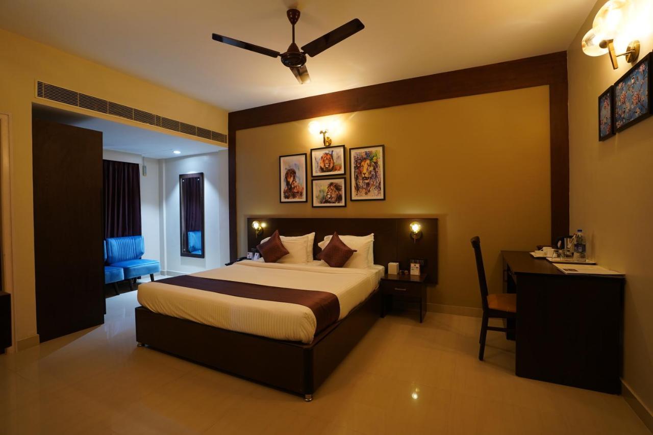 Hôtel Neyyar Residency à Neyyattinkara Extérieur photo