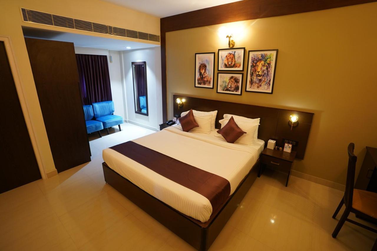 Hôtel Neyyar Residency à Neyyattinkara Extérieur photo