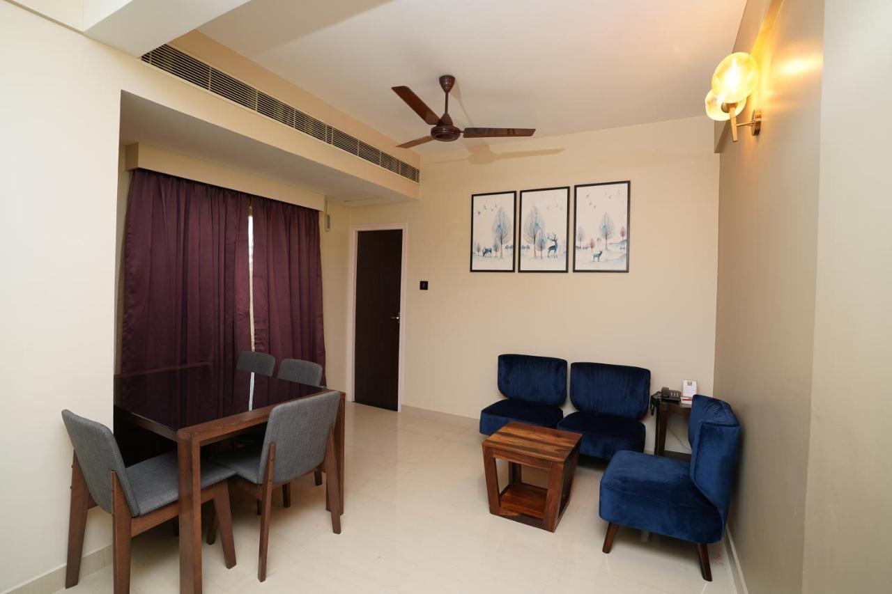 Hôtel Neyyar Residency à Neyyattinkara Extérieur photo
