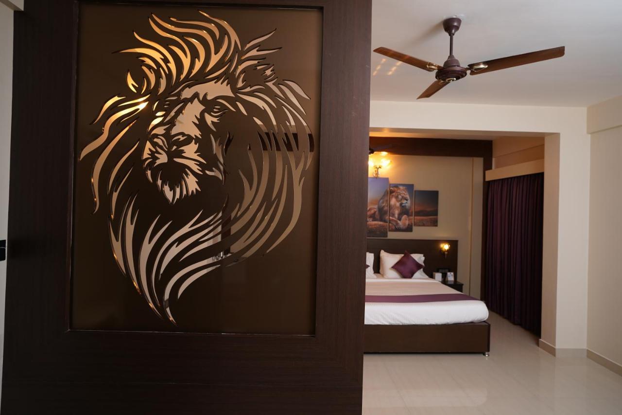 Hôtel Neyyar Residency à Neyyattinkara Extérieur photo